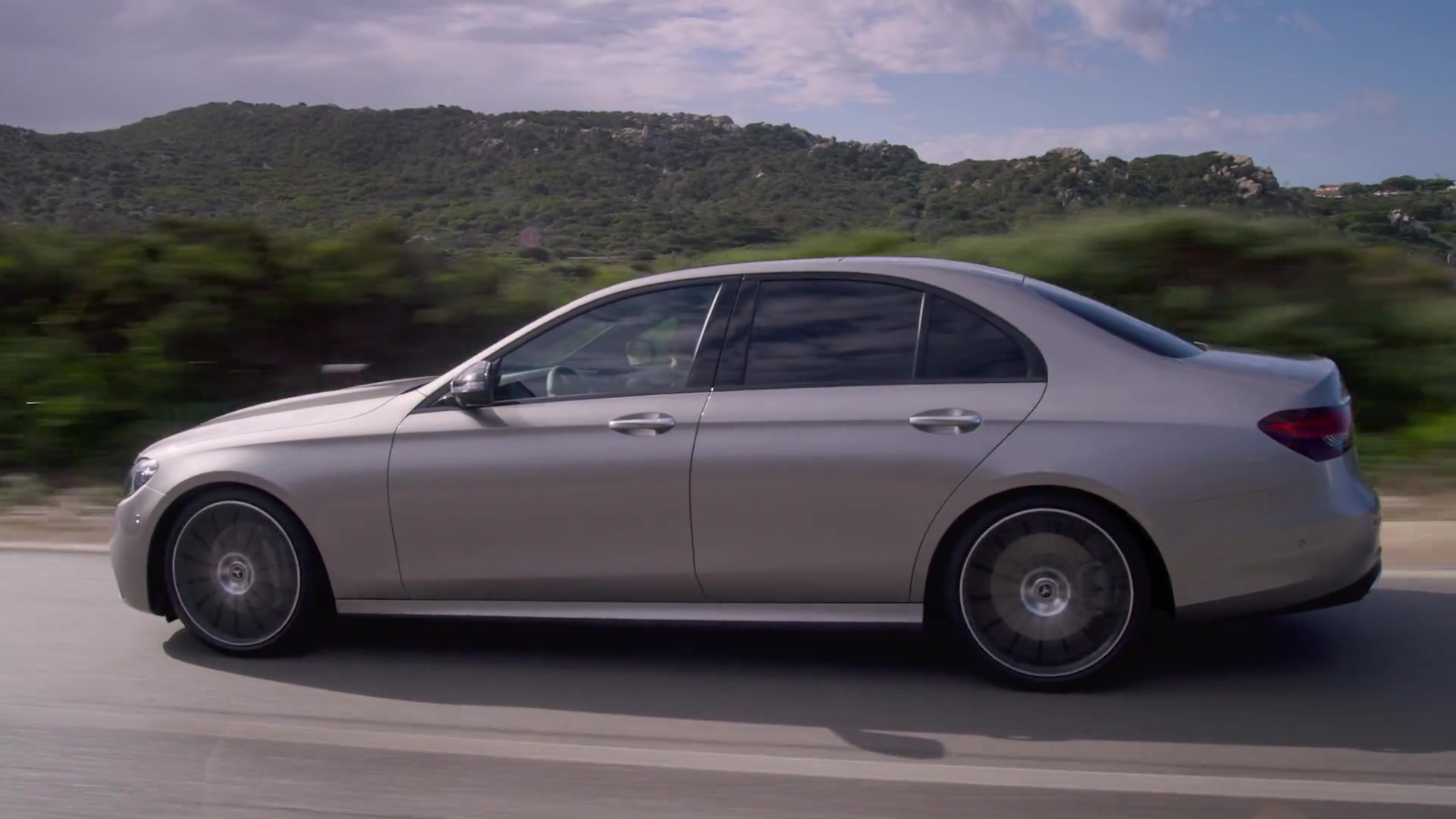 The new Mercedes-Benz E-Class Sedan Driving Video