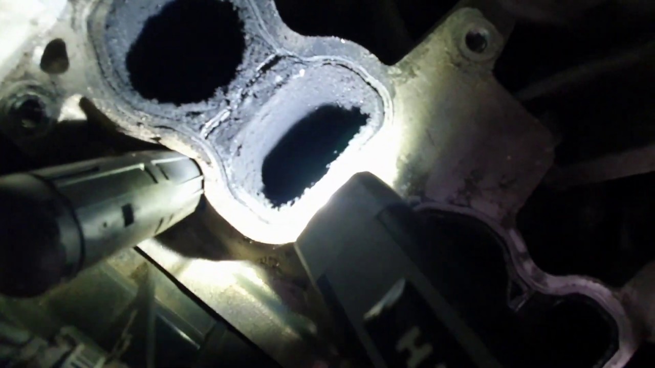 BMW X6 40D (E71) 200000km clogged intake manifold before cleaning