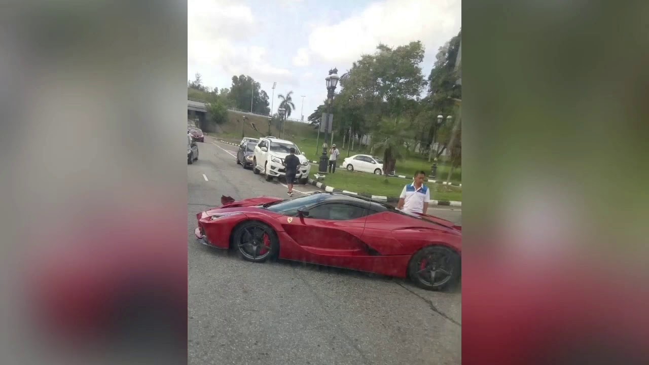 Ferrari LaFerrari Crash today in Brunei. 😳🇧🇳