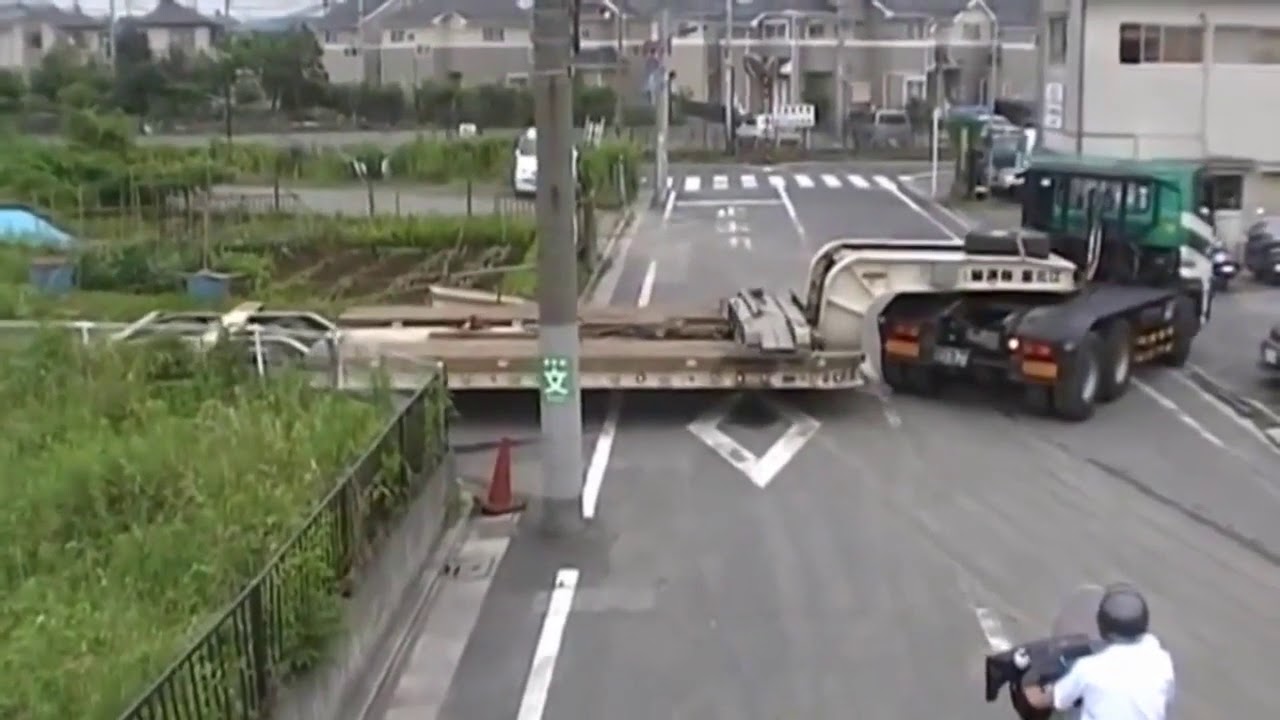 【大型トレーラー】神業車庫入れ、やっぱりスゲェなこれが出来るのはwww