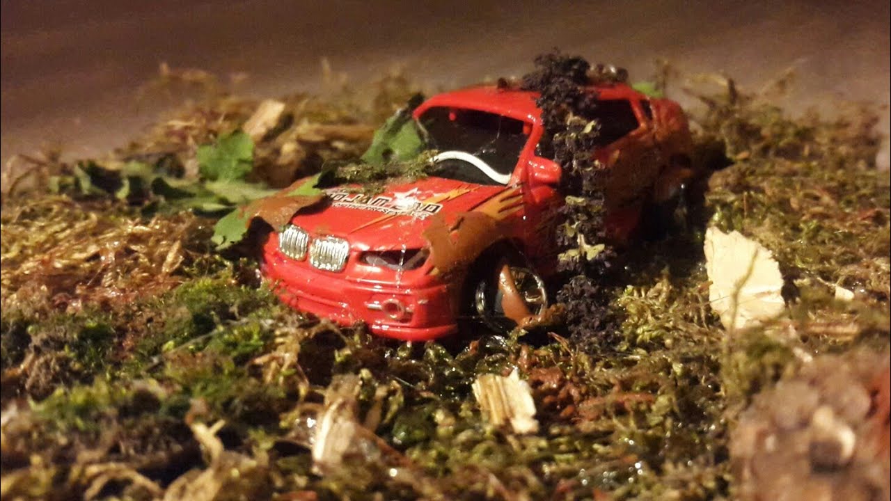 Диорама ”Разбитая BMW X6”