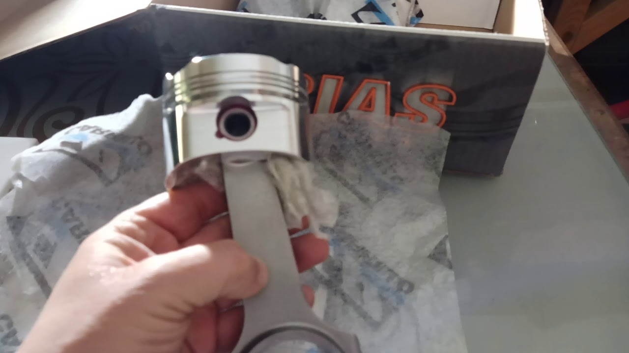 Nathan Munns Daihatsu Charade GTti – Engine cylinder block – Custom conrods and Honda forged pistons
