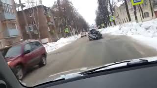 ロシアで目撃されたトヨタカローラ。その走る姿が衝撃過ぎるｗ