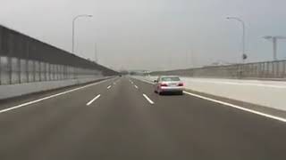 覆面パトカーが高速道路で衝撃の行動！視聴者唖