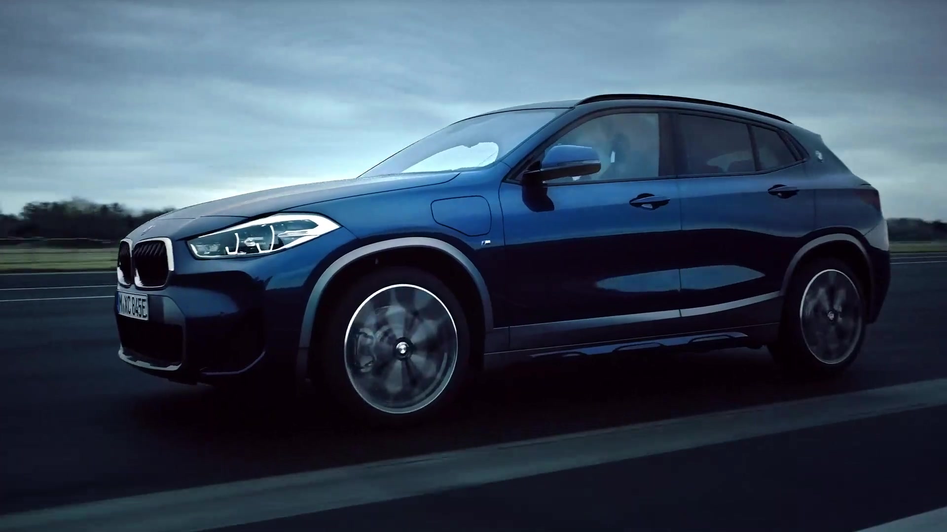 The new BMW X2 xDrive25e Trailer
