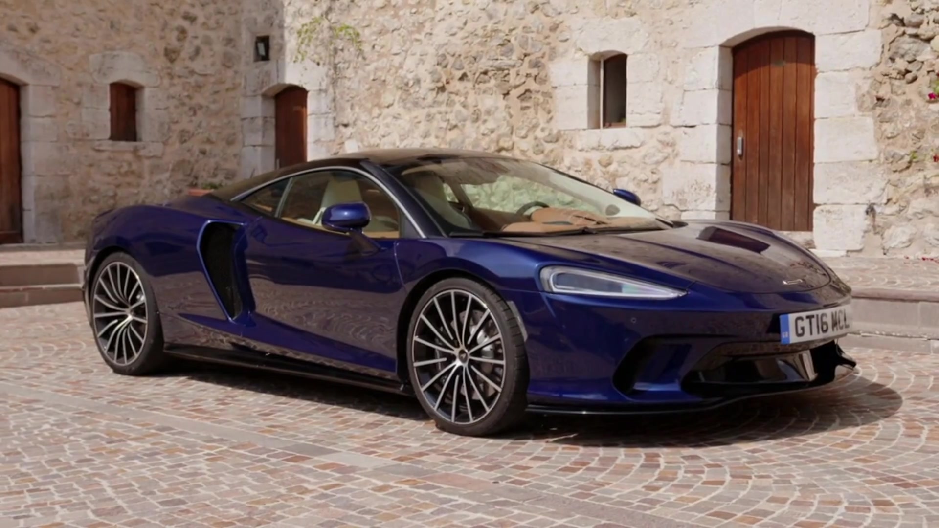 The new McLaren GT Design in Namaka Blue