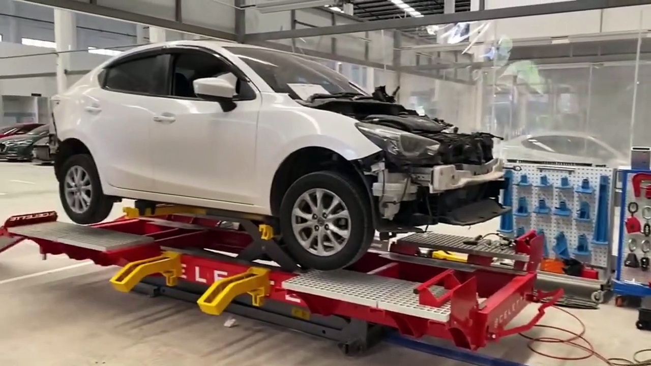 Mazda 2 collision repair on the job training with Cameleon universal jig system only by Celette