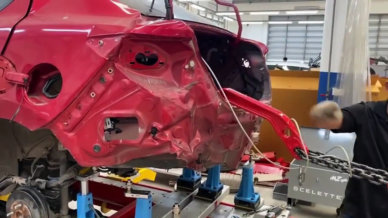 Mazda 2 collision repair on-job training with Cameleon universal jig system only by Celette