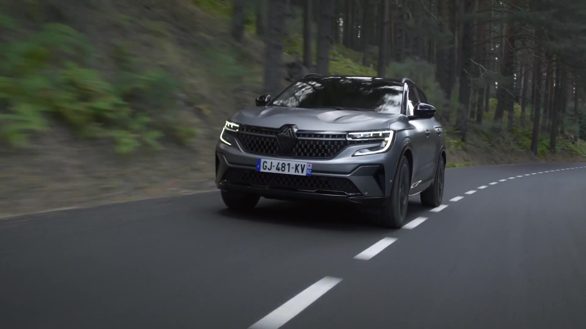 The All-New Renault Austral in Satin Shale Grey Driving Video