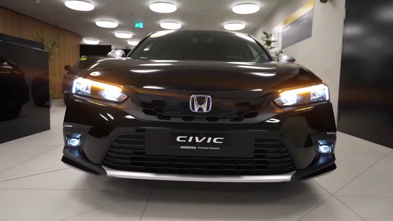 Honda Civic Sport Hybrid 2023 – Exterior and Interior Details