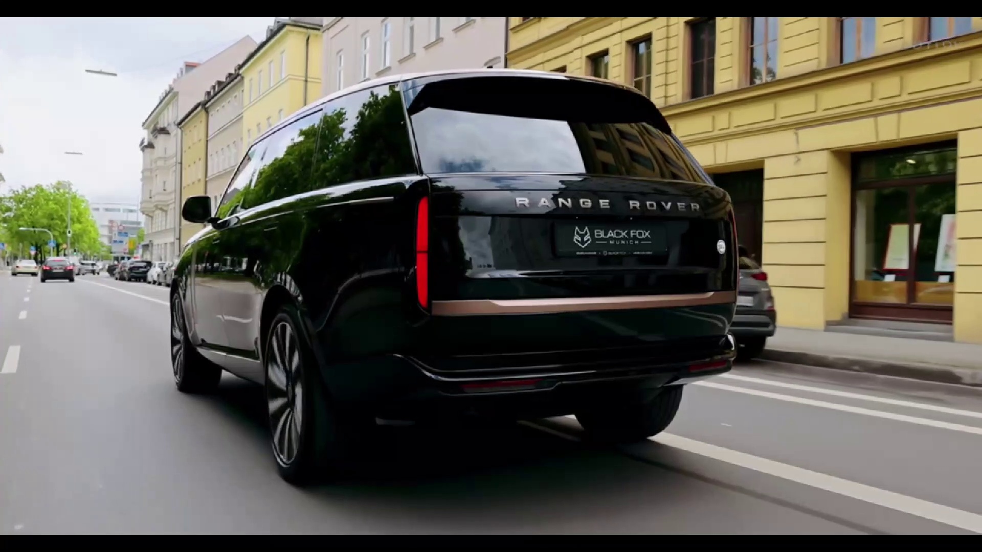 AMAZING FEATURES ABOUT THE NEW RANGE ROVER ELECTRIC 2023