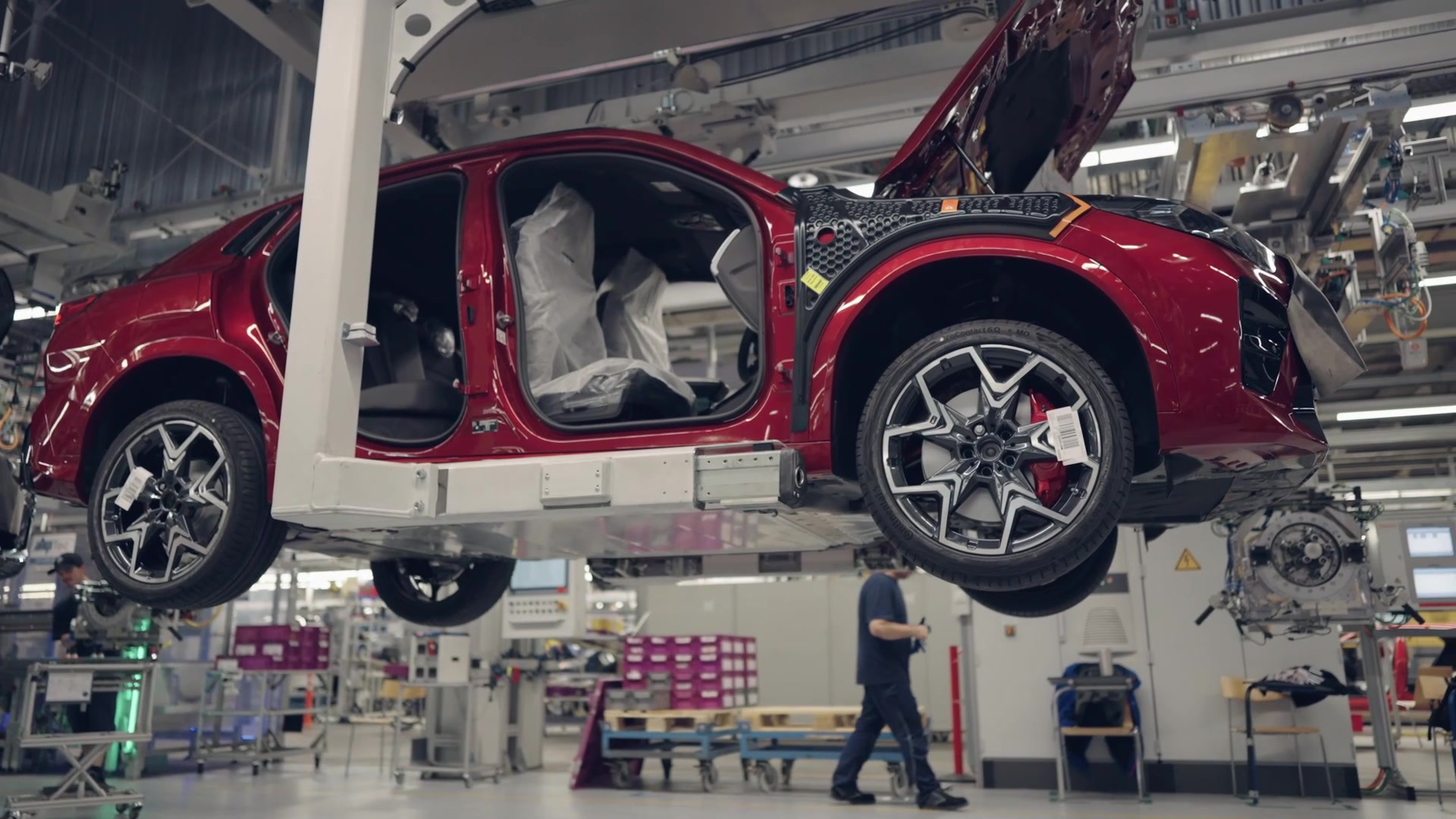 BMW iX2 – Underbody assembly, bumper installation, tire fitting